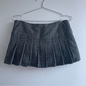 Houndstooth Black and Gray Low Rise Drop Waist Pleated Mini Skirt